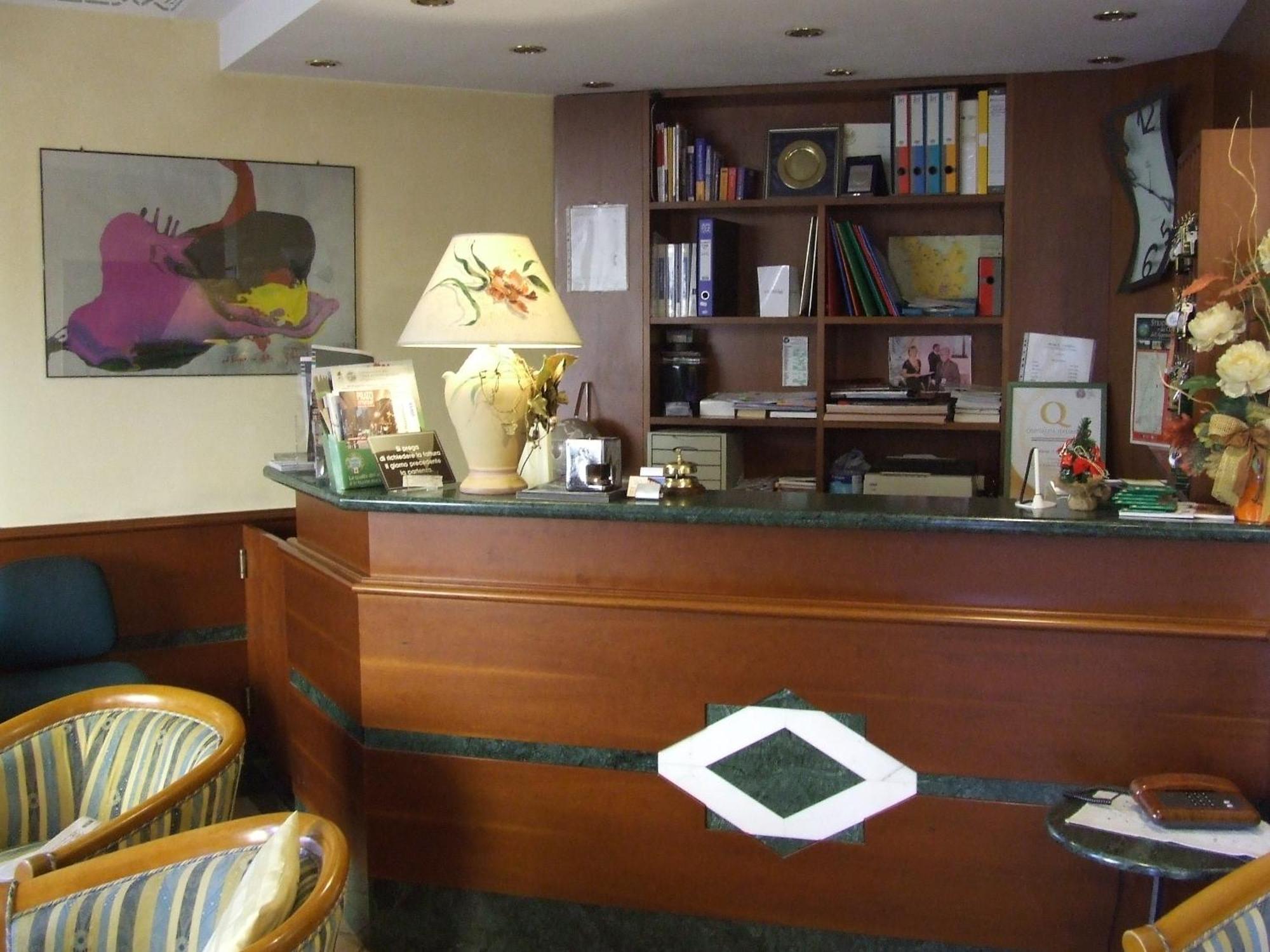 Albergo Il Cochino 몬탈레 외부 사진